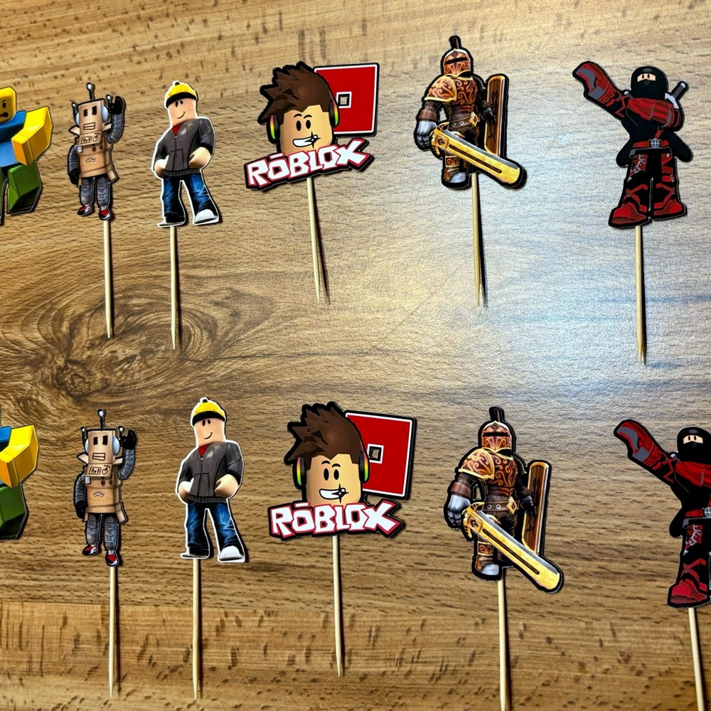 Roblox cupcake toppers lot of 12 - Picture 3 of 4